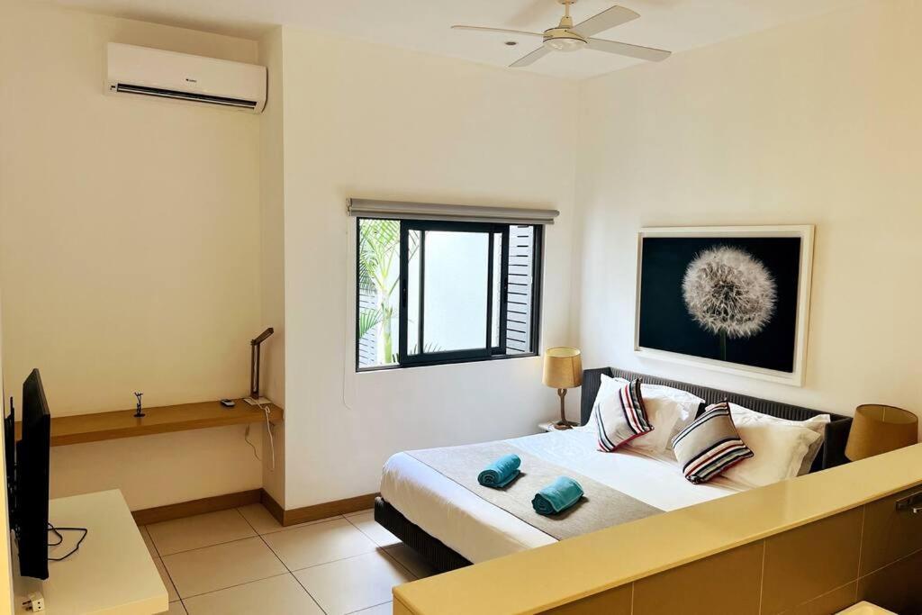 Latitude Luxury Seafront Suite Rivière Noire Buitenkant foto