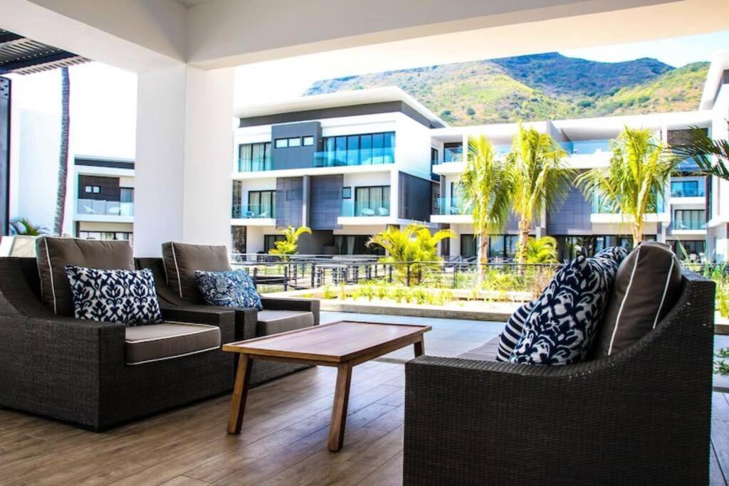 Latitude Luxury Seafront Suite Rivière Noire Buitenkant foto