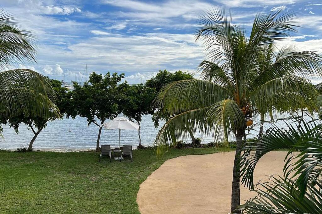 Latitude Luxury Seafront Suite Rivière Noire Buitenkant foto