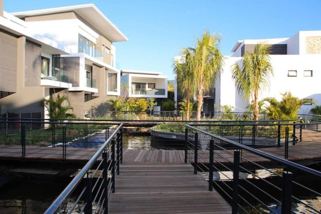 Latitude Luxury Seafront Suite Rivière Noire Buitenkant foto