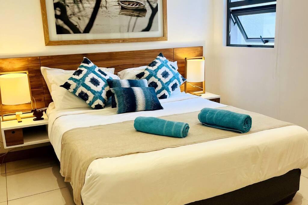 Latitude Luxury Seafront Suite Rivière Noire Buitenkant foto