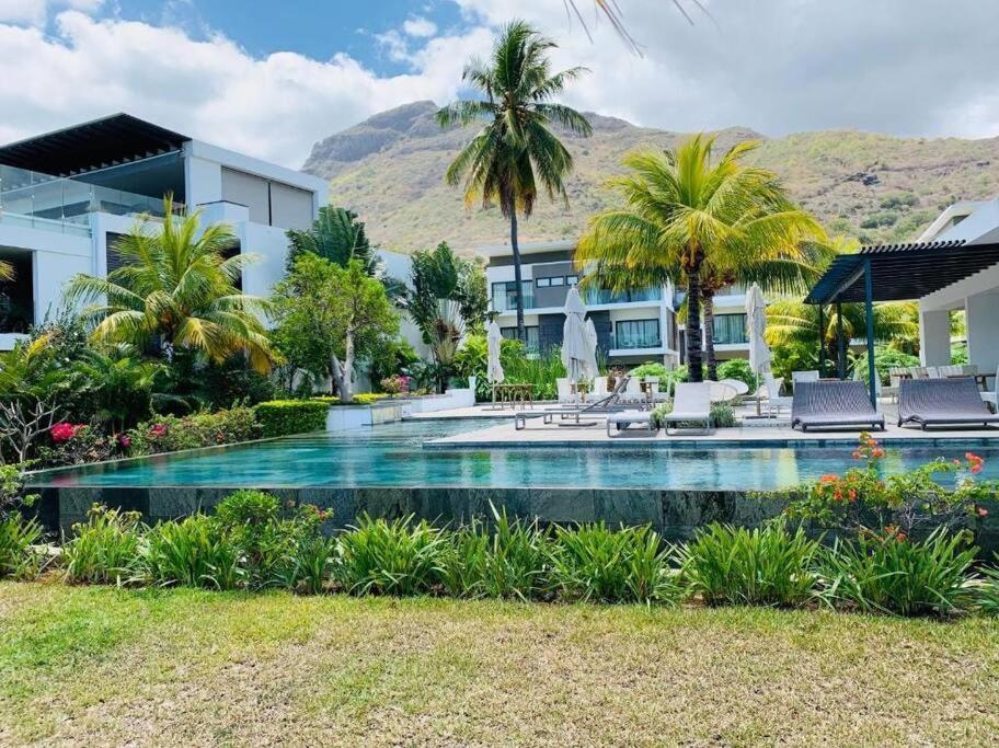 Latitude Luxury Seafront Suite Rivière Noire Buitenkant foto
