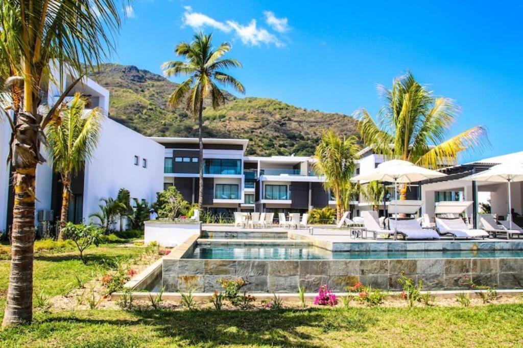 Latitude Luxury Seafront Suite Rivière Noire Buitenkant foto
