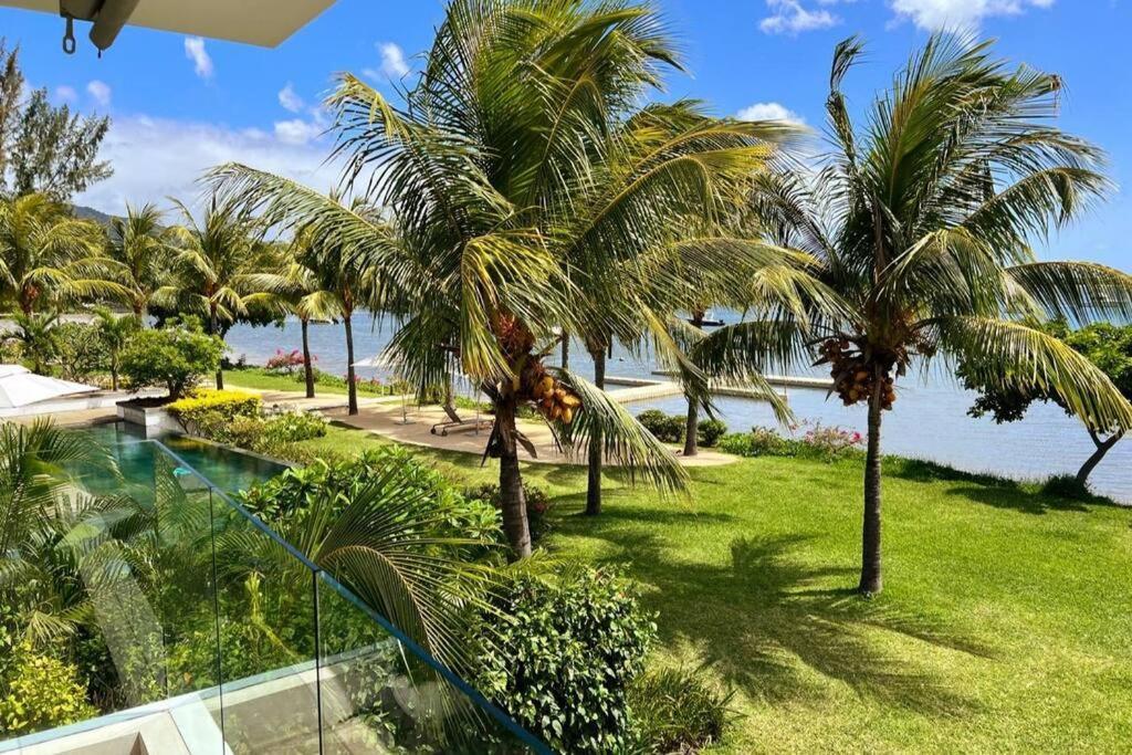 Latitude Luxury Seafront Suite Rivière Noire Buitenkant foto